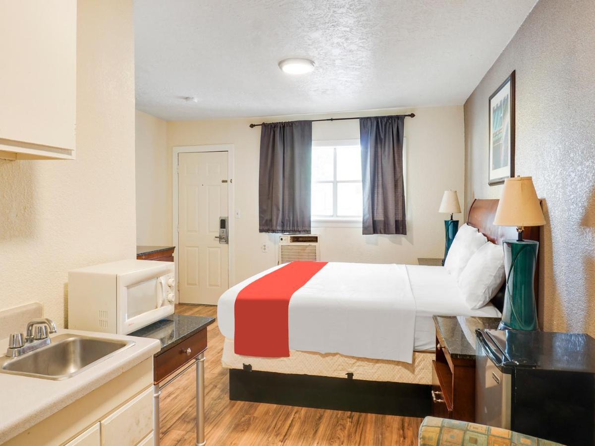 Oyo Hotel Austin Street Giddings Zewnętrze zdjęcie