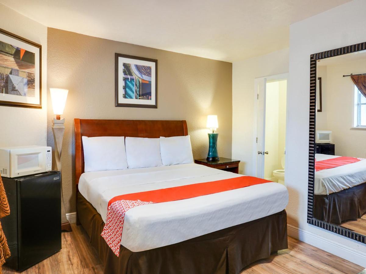 Oyo Hotel Austin Street Giddings Zewnętrze zdjęcie