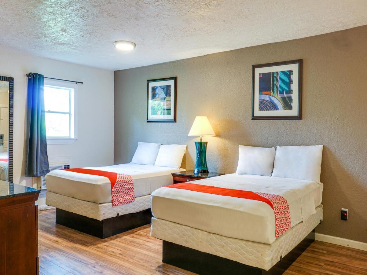 Oyo Hotel Austin Street Giddings Zewnętrze zdjęcie