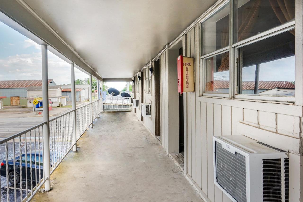 Oyo Hotel Austin Street Giddings Zewnętrze zdjęcie