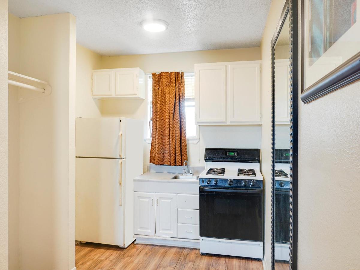 Oyo Hotel Austin Street Giddings Zewnętrze zdjęcie