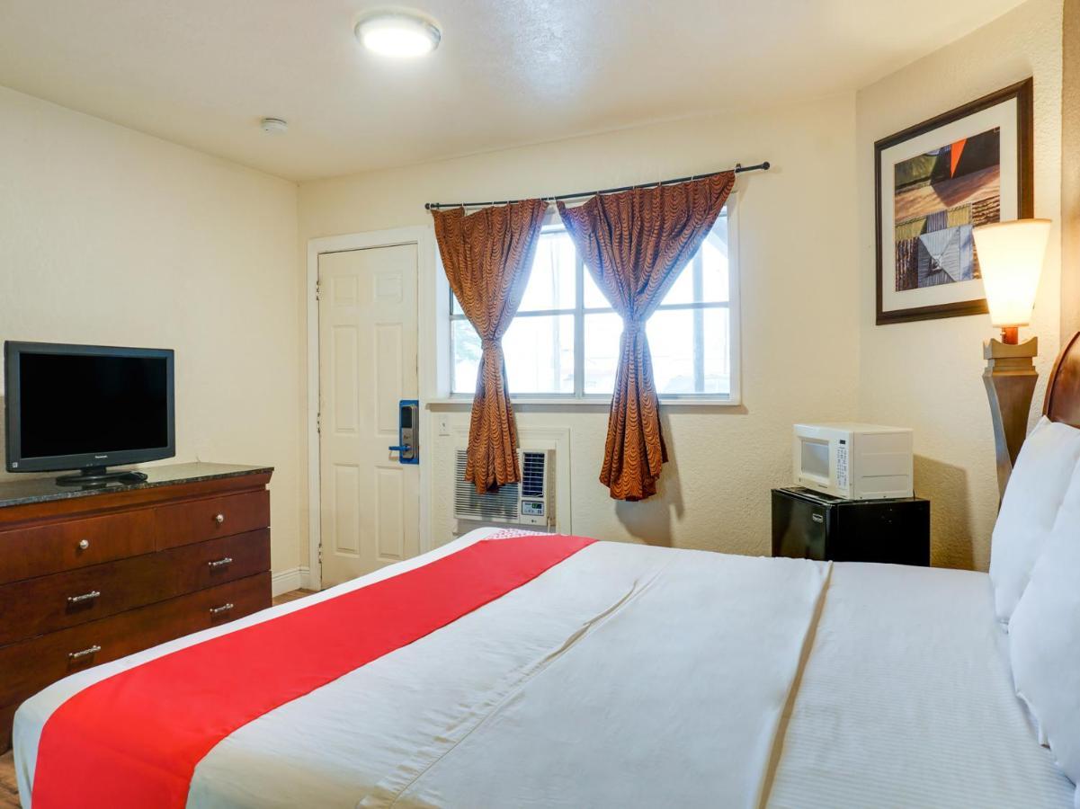 Oyo Hotel Austin Street Giddings Zewnętrze zdjęcie