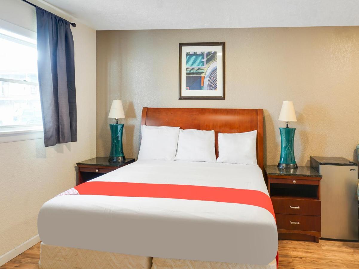 Oyo Hotel Austin Street Giddings Zewnętrze zdjęcie