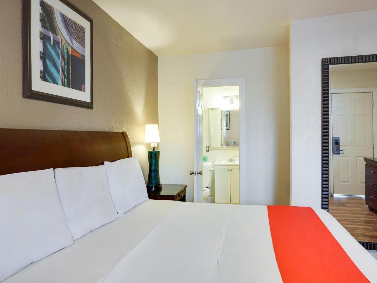 Oyo Hotel Austin Street Giddings Zewnętrze zdjęcie