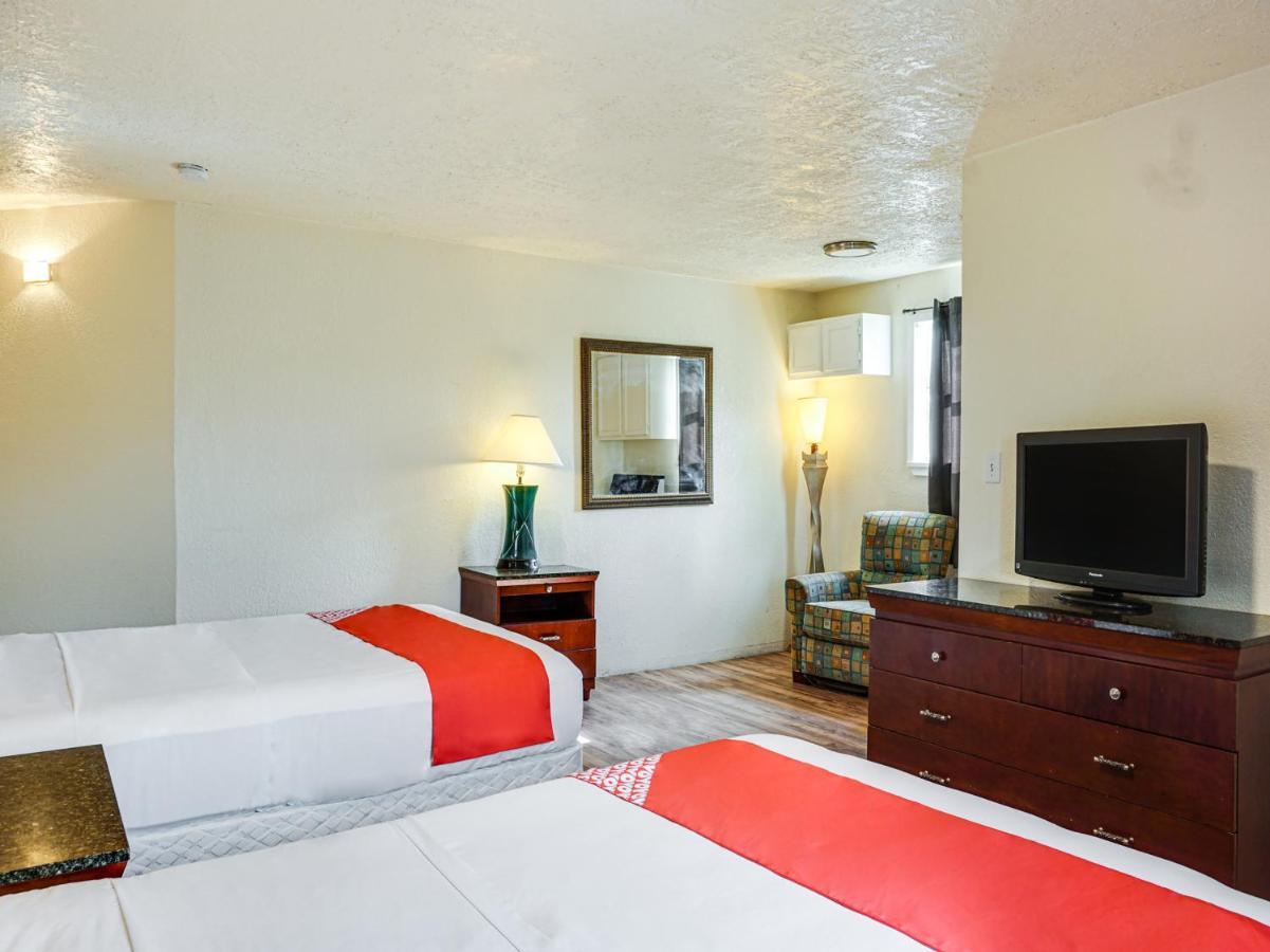 Oyo Hotel Austin Street Giddings Zewnętrze zdjęcie