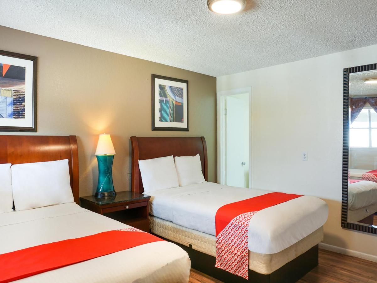 Oyo Hotel Austin Street Giddings Zewnętrze zdjęcie